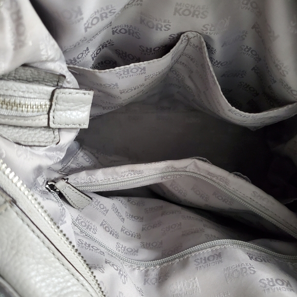 Micheal Kors Grey Purse - Picture 5 of 5